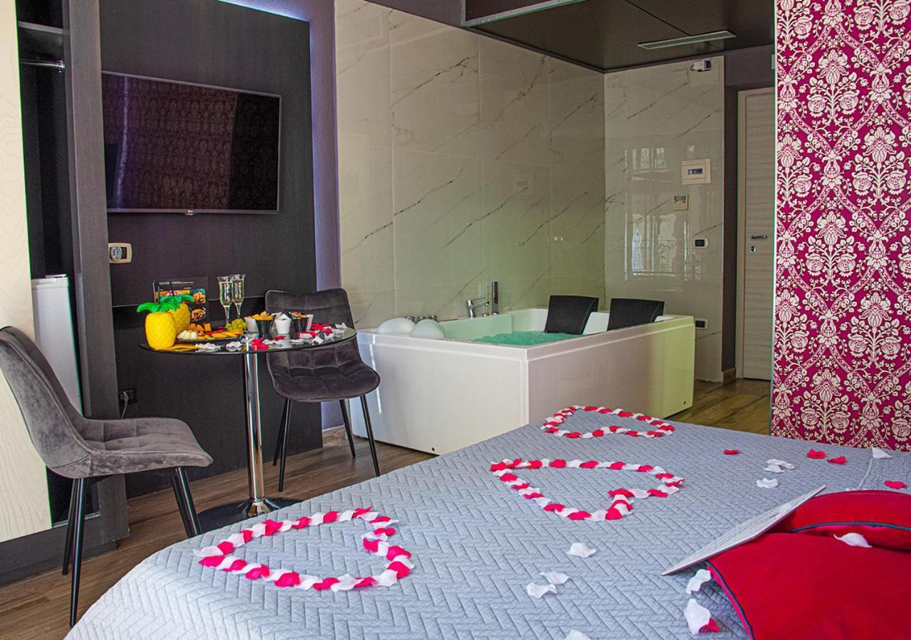 Hotel Angioino & Spa Наполи Екстериор снимка